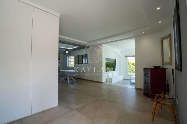 3 slaapkamer Villa te koop in Aiguaviva Parc, Vidreres met garage - € 315.000 (Ref: 9857643)