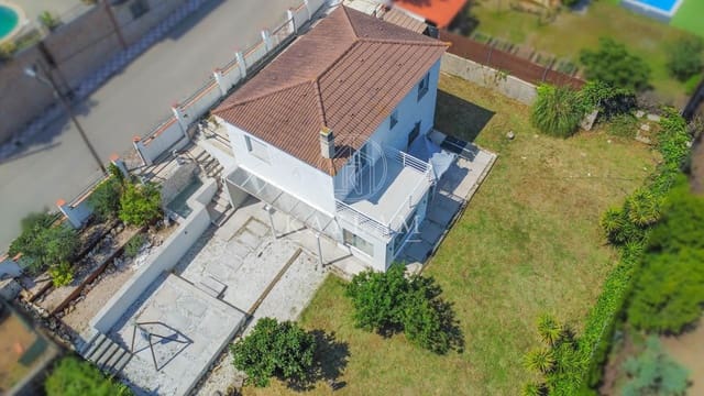 3 slaapkamer Villa te koop in Aiguaviva Parc, Vidreres met garage - € 315.000 (Ref: 9857643)