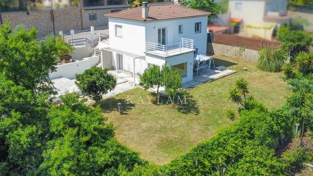3 slaapkamer Villa te koop in Aiguaviva Parc, Vidreres met garage - € 315.000 (Ref: 9857643)