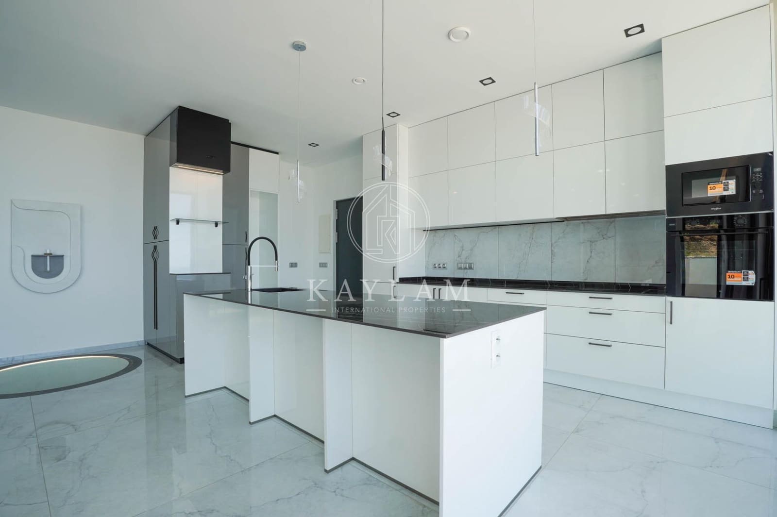 4 soveværelse Villa til salg i Lloret de Mar med swimmingpool garage - € 777.000 (Ref: 9860106)