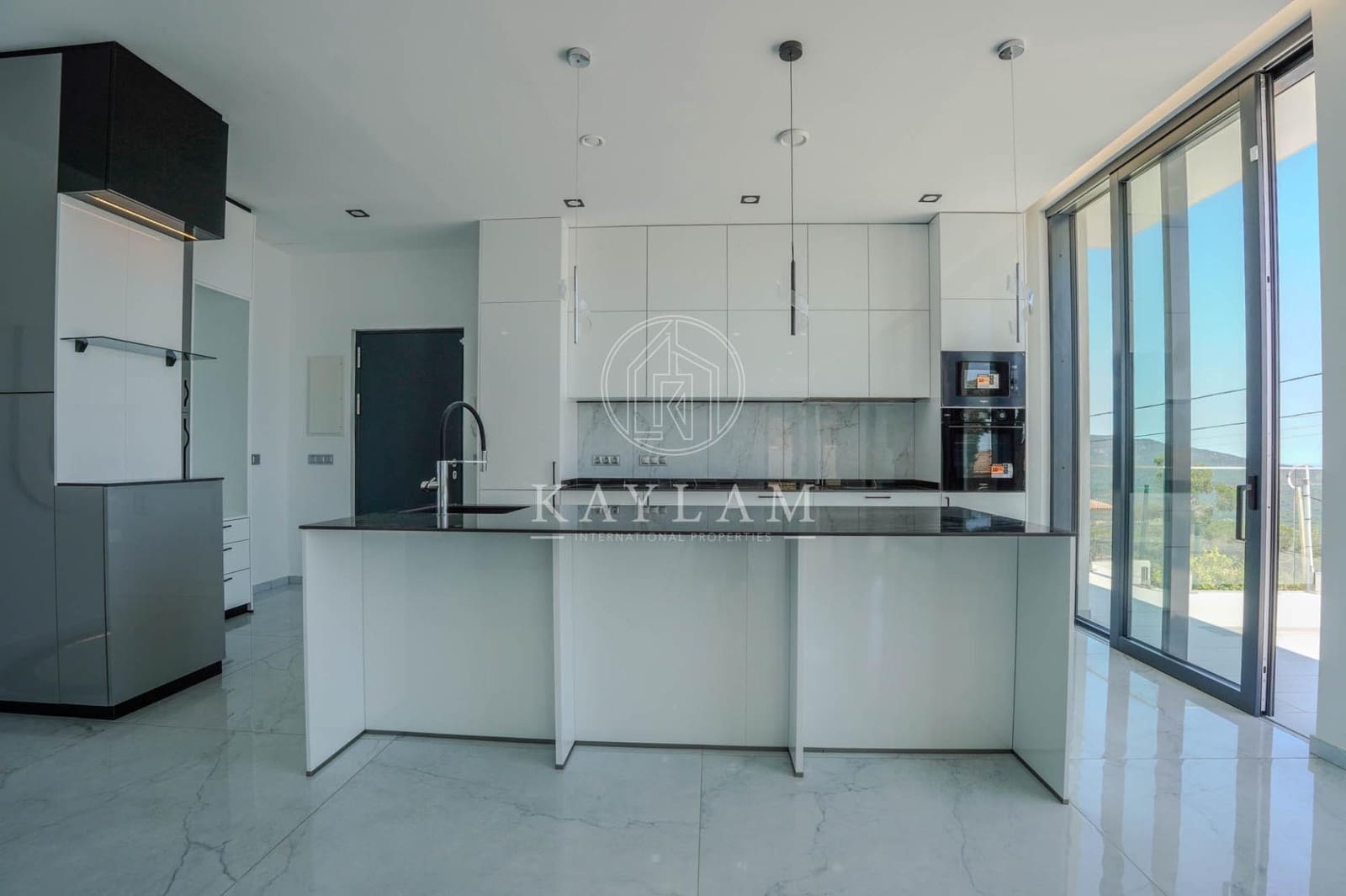 4 soveværelse Villa til salg i Lloret de Mar med swimmingpool garage - € 777.000 (Ref: 9860106)