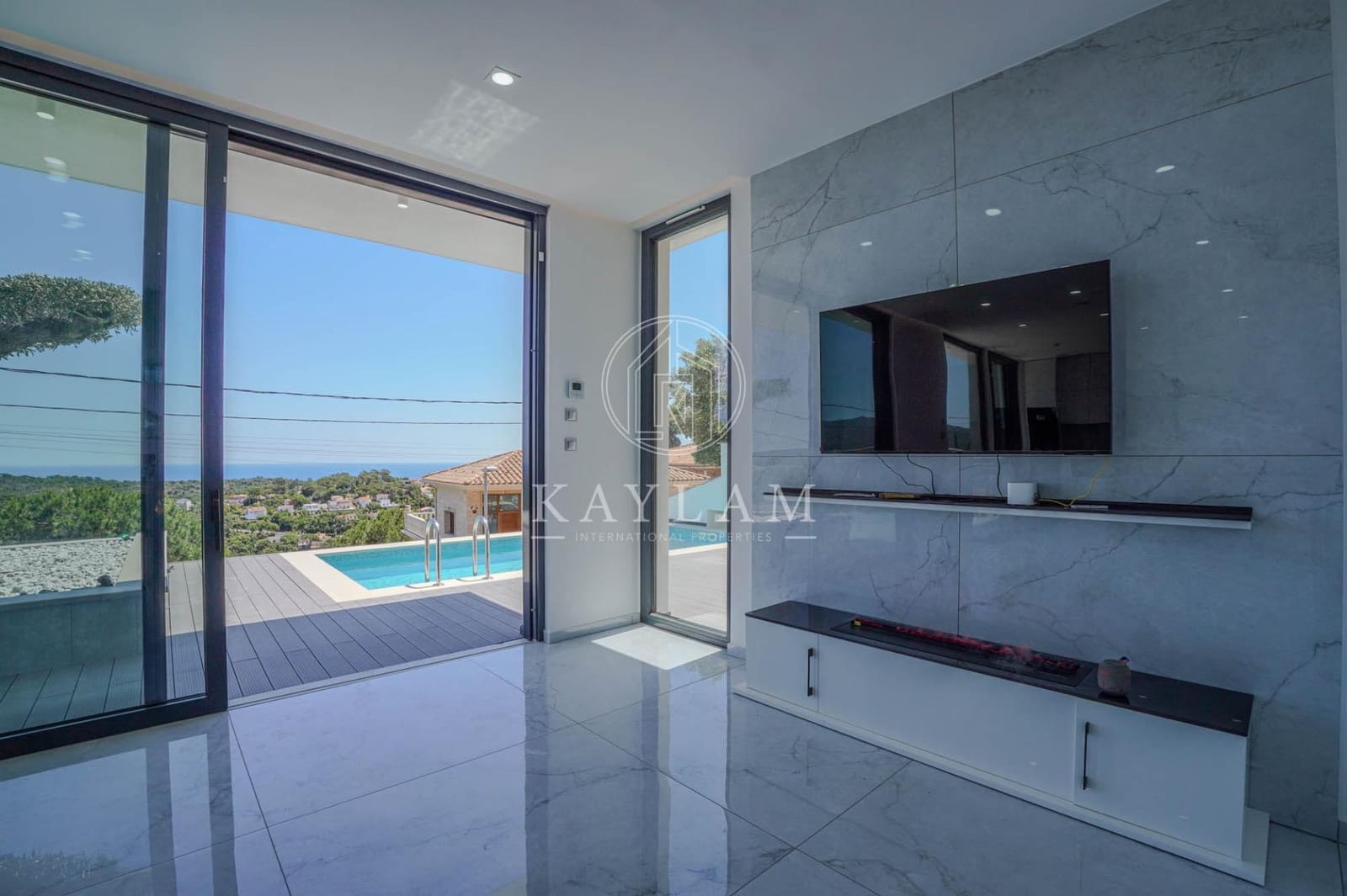 4 soveværelse Villa til salg i Lloret de Mar med swimmingpool garage - € 777.000 (Ref: 9860106)