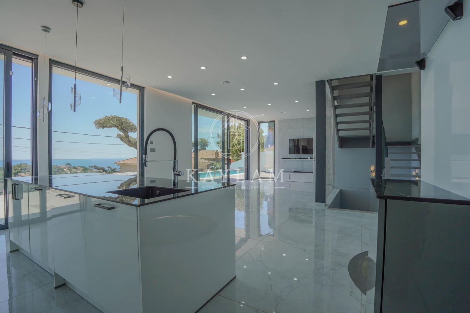 4 soveværelse Villa til salg i Lloret de Mar med swimmingpool garage - € 777.000 (Ref: 9860106)