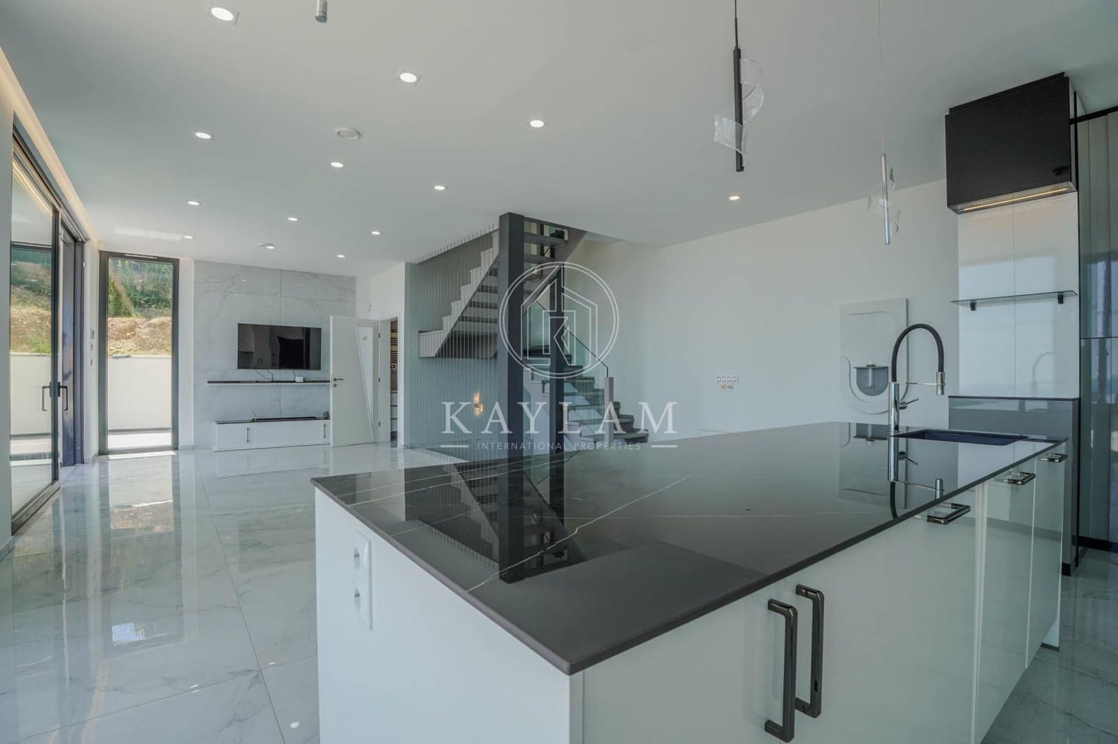 4 soveværelse Villa til salg i Lloret de Mar med swimmingpool garage - € 777.000 (Ref: 9860106)