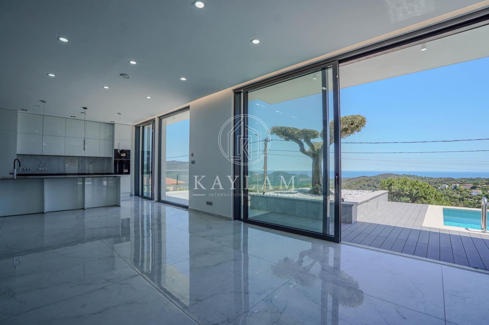 4 soveværelse Villa til salg i Lloret de Mar med swimmingpool garage - € 777.000 (Ref: 9860106)