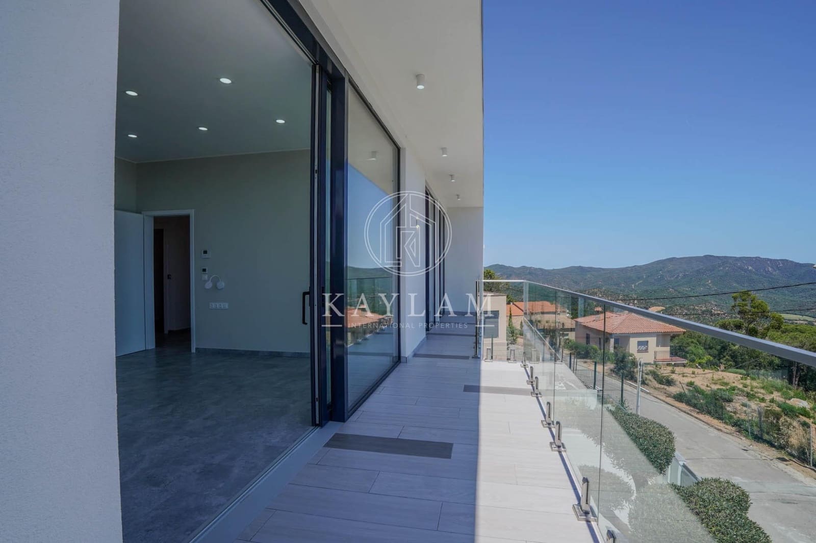 4 soveværelse Villa til salg i Lloret de Mar med swimmingpool garage - € 777.000 (Ref: 9860106)