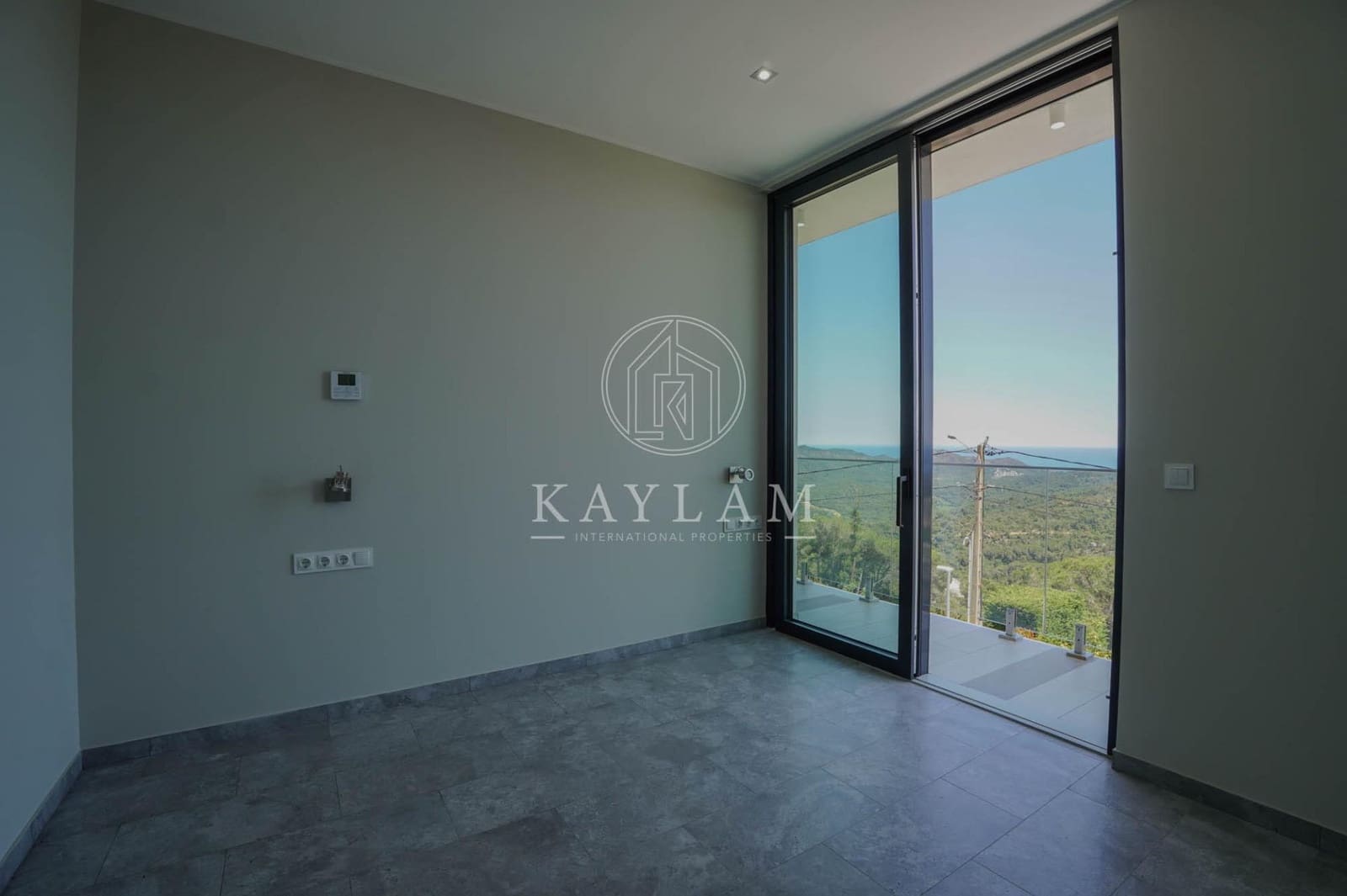4 soveværelse Villa til salg i Lloret de Mar med swimmingpool garage - € 777.000 (Ref: 9860106)