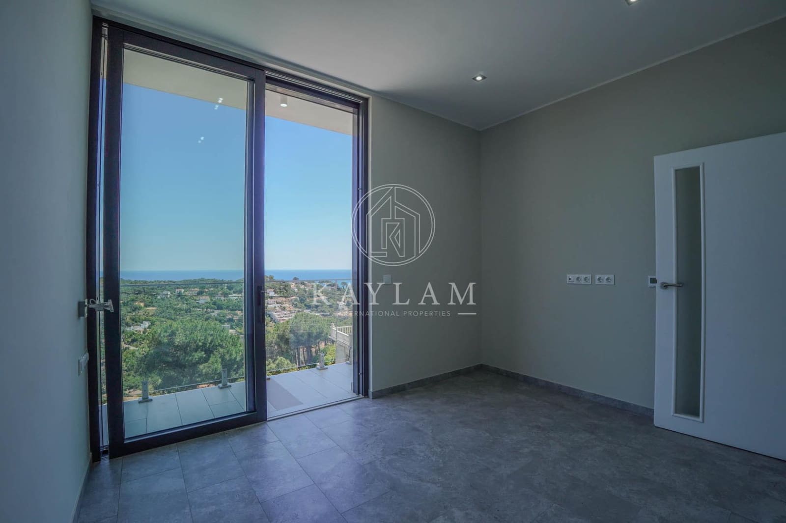4 soveværelse Villa til salg i Lloret de Mar med swimmingpool garage - € 777.000 (Ref: 9860106)