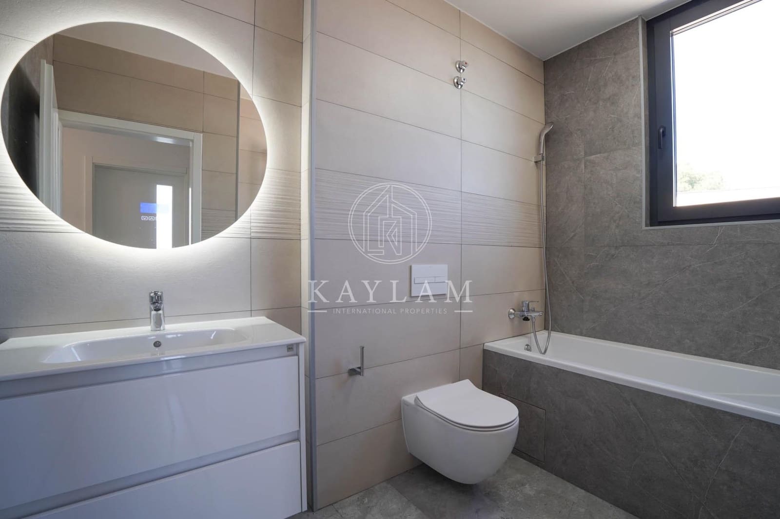 4 soveværelse Villa til salg i Lloret de Mar med swimmingpool garage - € 777.000 (Ref: 9860106)