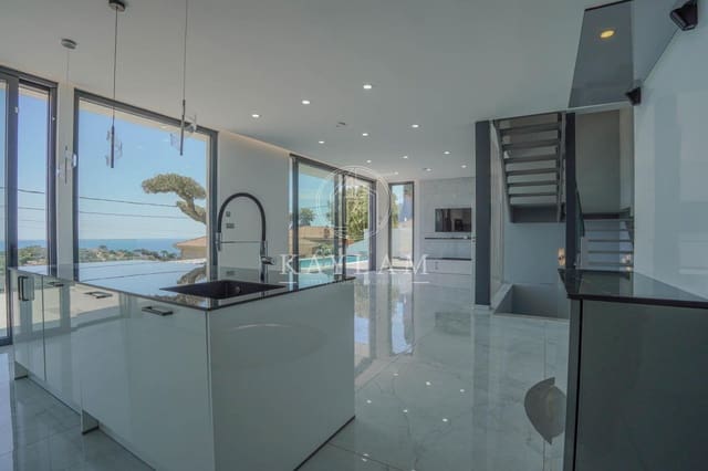 4 soveværelse Villa til salg i Serra Brava, Lloret de Mar med swimmingpool garage - € 777.000 (Ref: 9860106)
