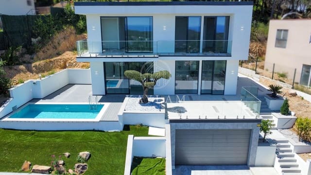 4 soveværelse Villa til salg i Serra Brava, Lloret de Mar med swimmingpool garage - € 777.000 (Ref: 9860106)