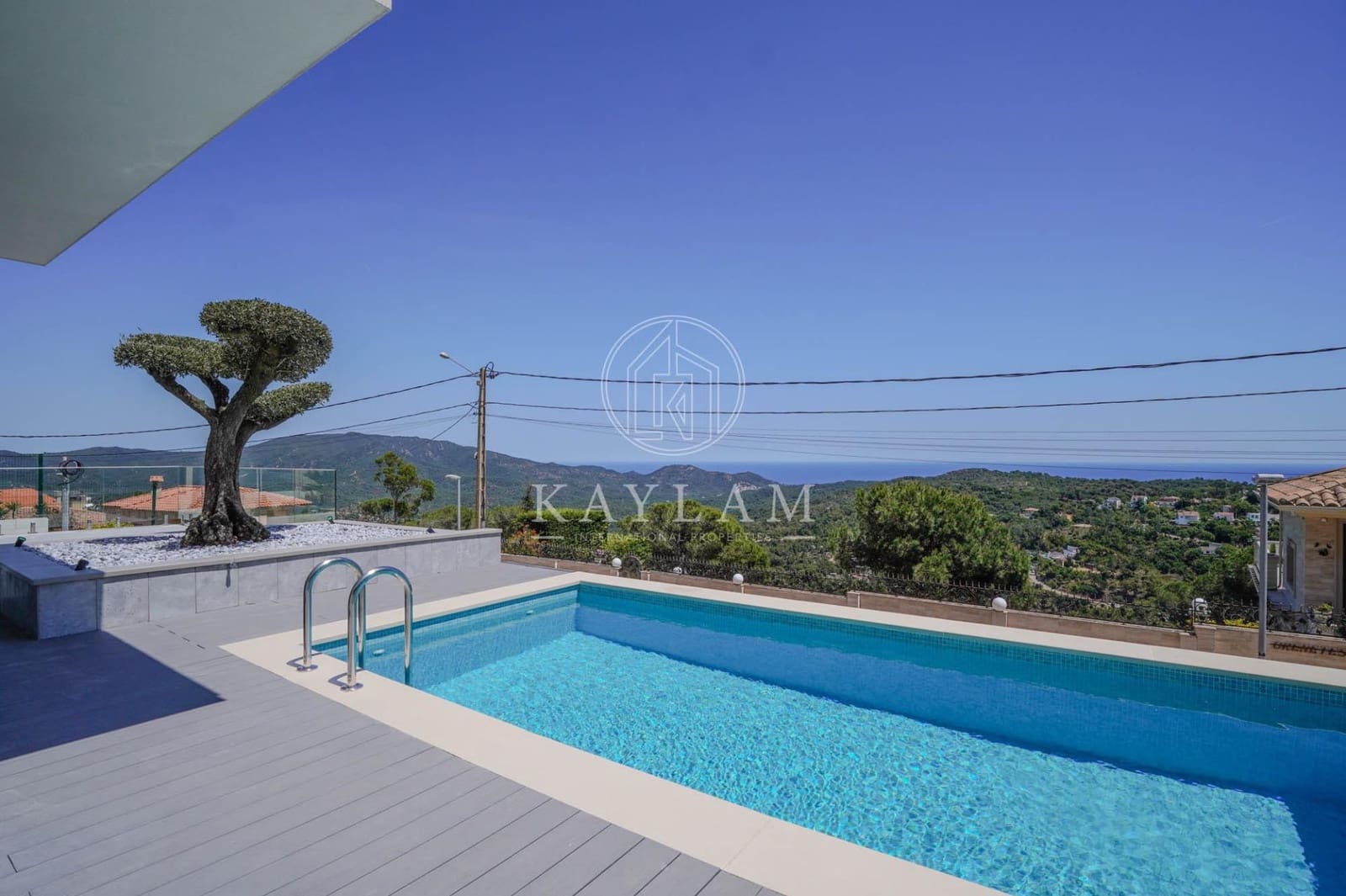 4 soveværelse Villa til salg i Lloret de Mar med swimmingpool garage - € 777.000 (Ref: 9860106)