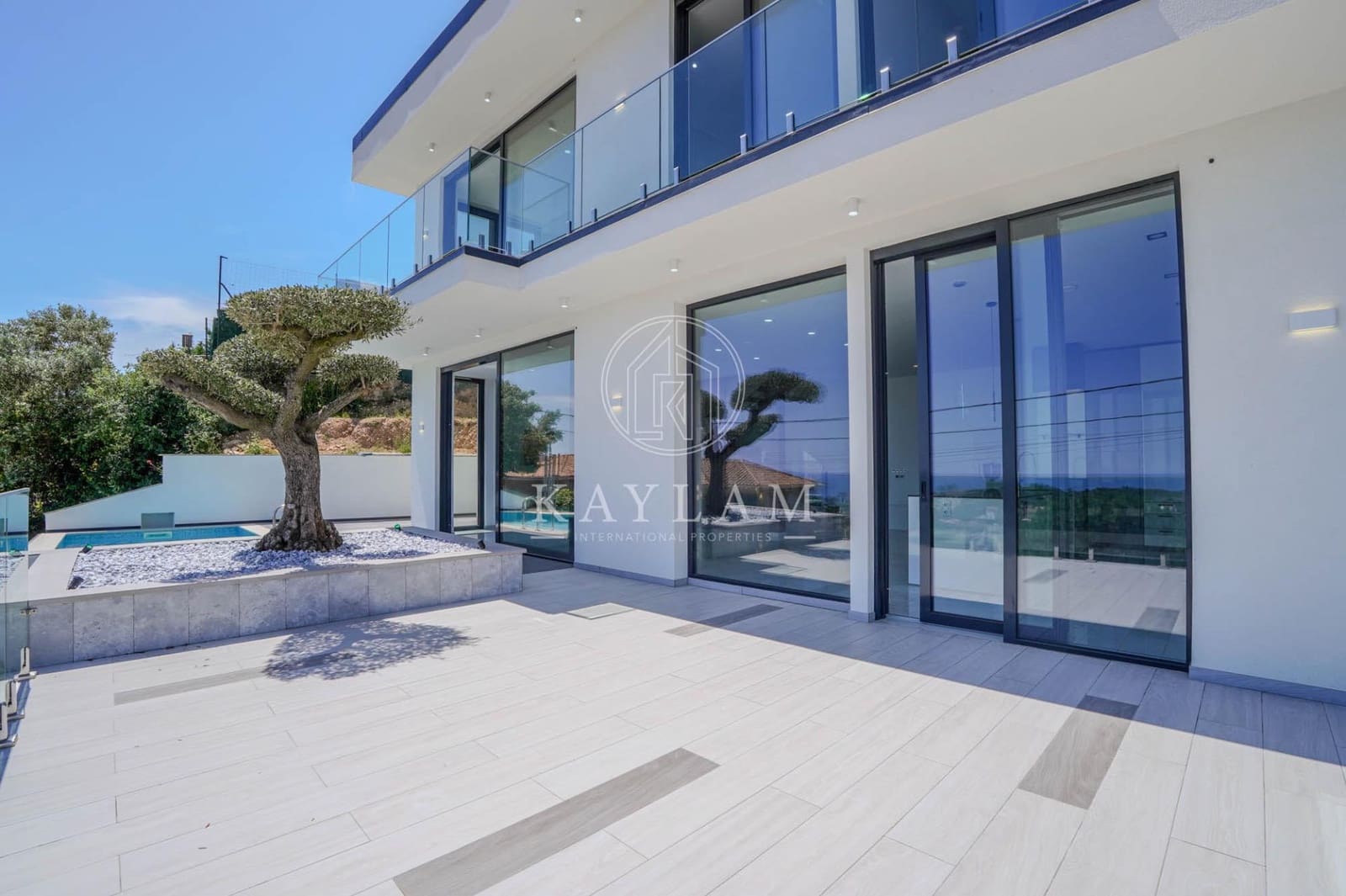 4 soveværelse Villa til salg i Lloret de Mar med swimmingpool garage - € 777.000 (Ref: 9860106)