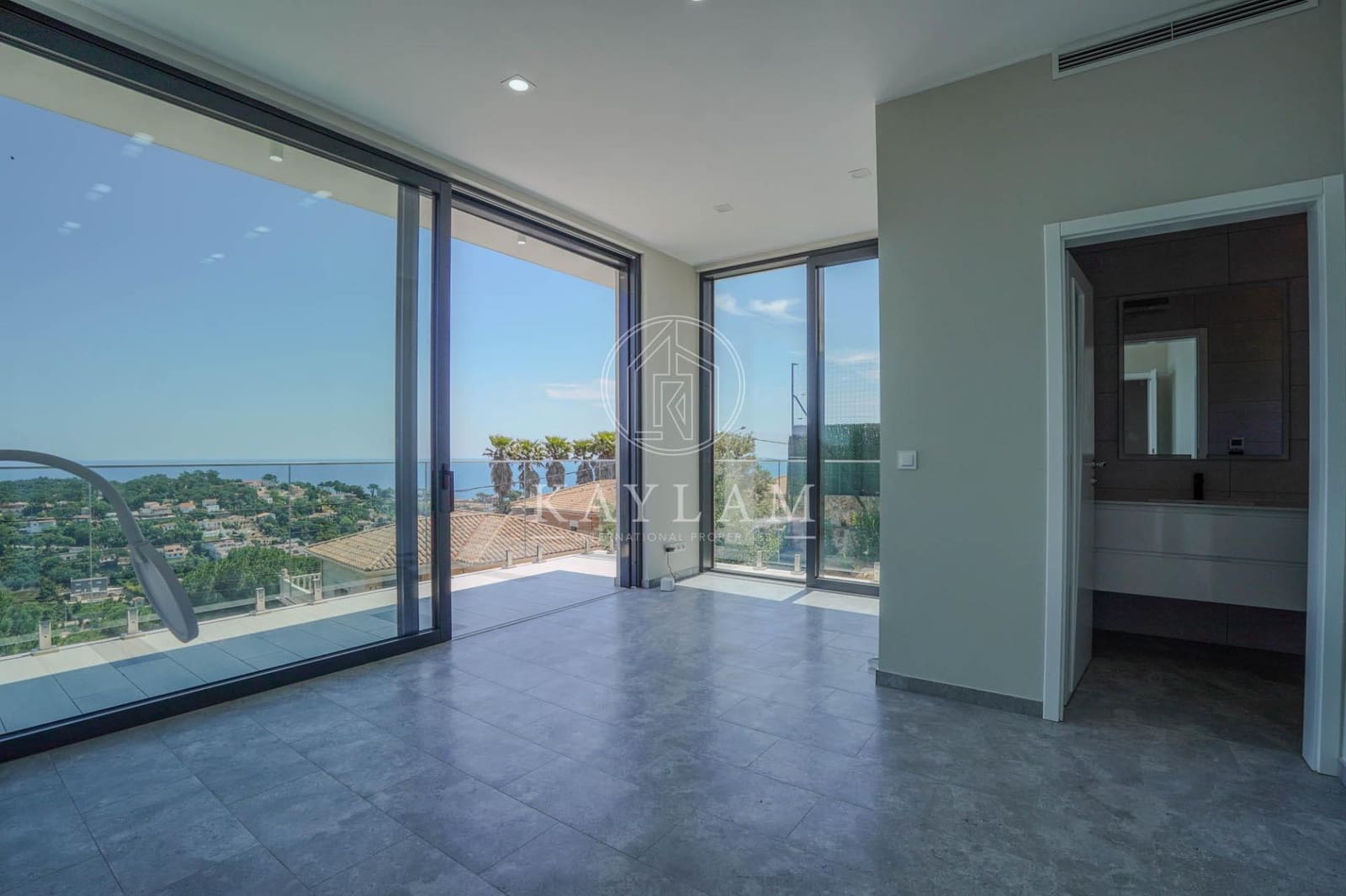 4 soveværelse Villa til salg i Lloret de Mar med swimmingpool garage - € 777.000 (Ref: 9860106)