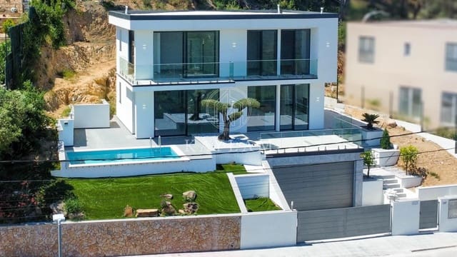 4 soveværelse Villa til salg i Serra Brava, Lloret de Mar med swimmingpool garage - € 777.000 (Ref: 9860106)