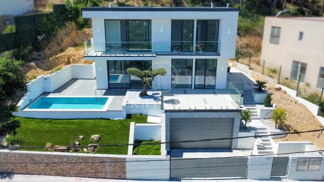 4 soveværelse Villa til salg i Serra Brava, Lloret de Mar med swimmingpool garage - € 777.000 (Ref: 9860106)