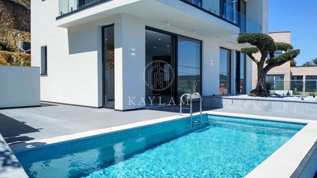 4 soveværelse Villa til salg i Serra Brava, Lloret de Mar med swimmingpool garage - € 777.000 (Ref: 9860106)