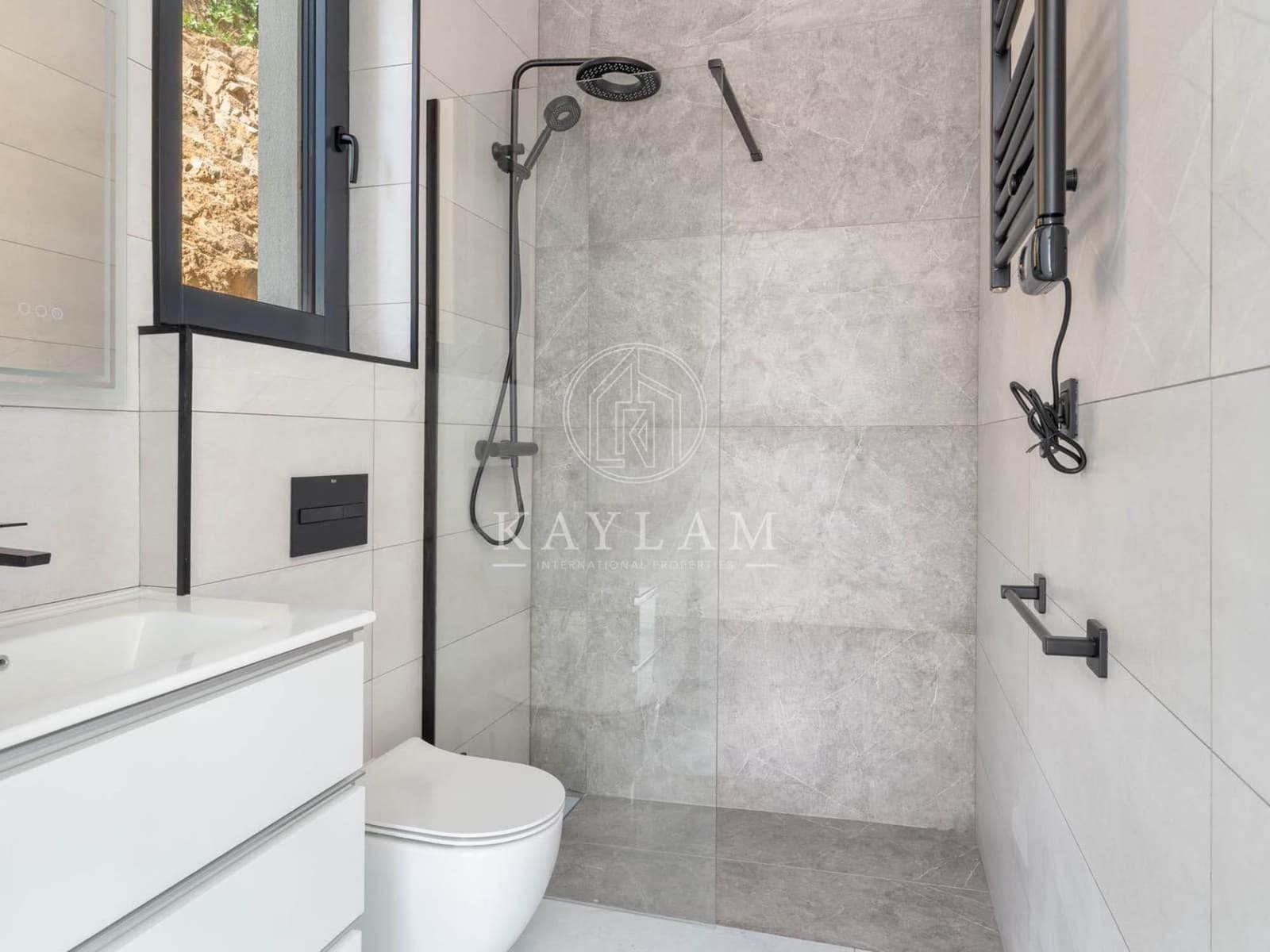 4 soveværelse Villa til salg i Lloret de Mar med swimmingpool garage - € 777.000 (Ref: 9860106)