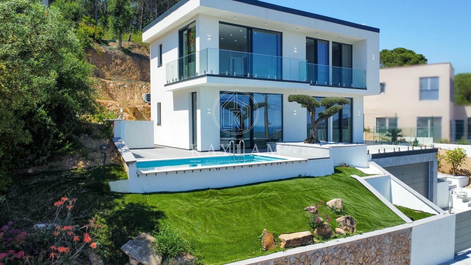 4 soveværelse Villa til salg i Lloret de Mar med swimmingpool garage - € 777.000 (Ref: 9860106)