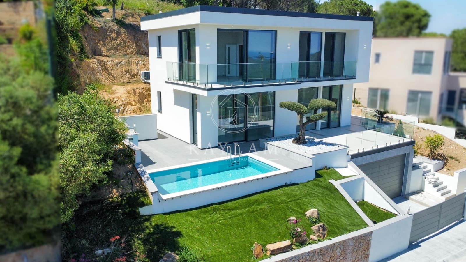 4 soveværelse Villa til salg i Lloret de Mar med swimmingpool garage - € 777.000 (Ref: 9860106)
