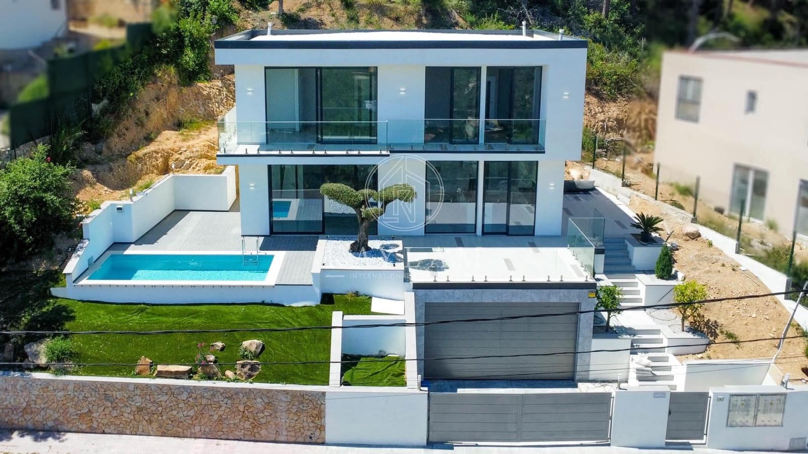 4 soveværelse Villa til salg i Lloret de Mar med swimmingpool garage - € 777.000 (Ref: 9860106)