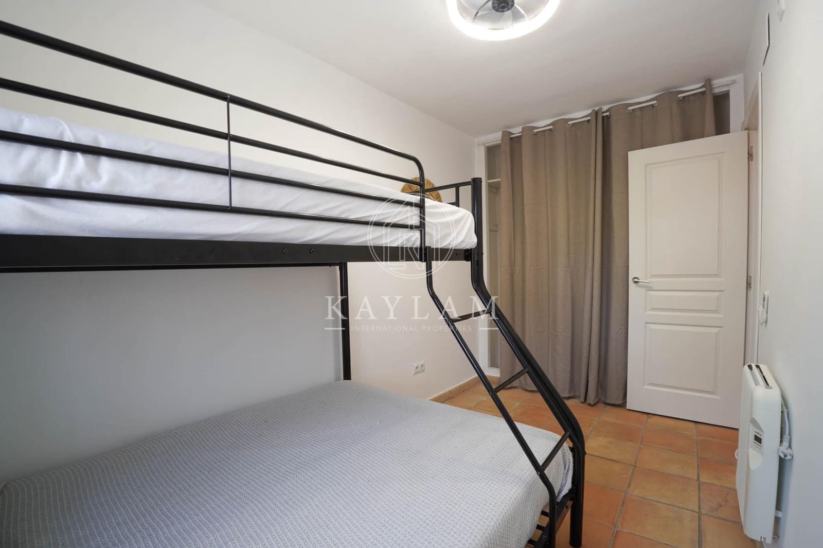 Chalet de 3 habitaciones en Lloret de Mar en venta con piscina - 310.000 € (Ref: 9893883)
