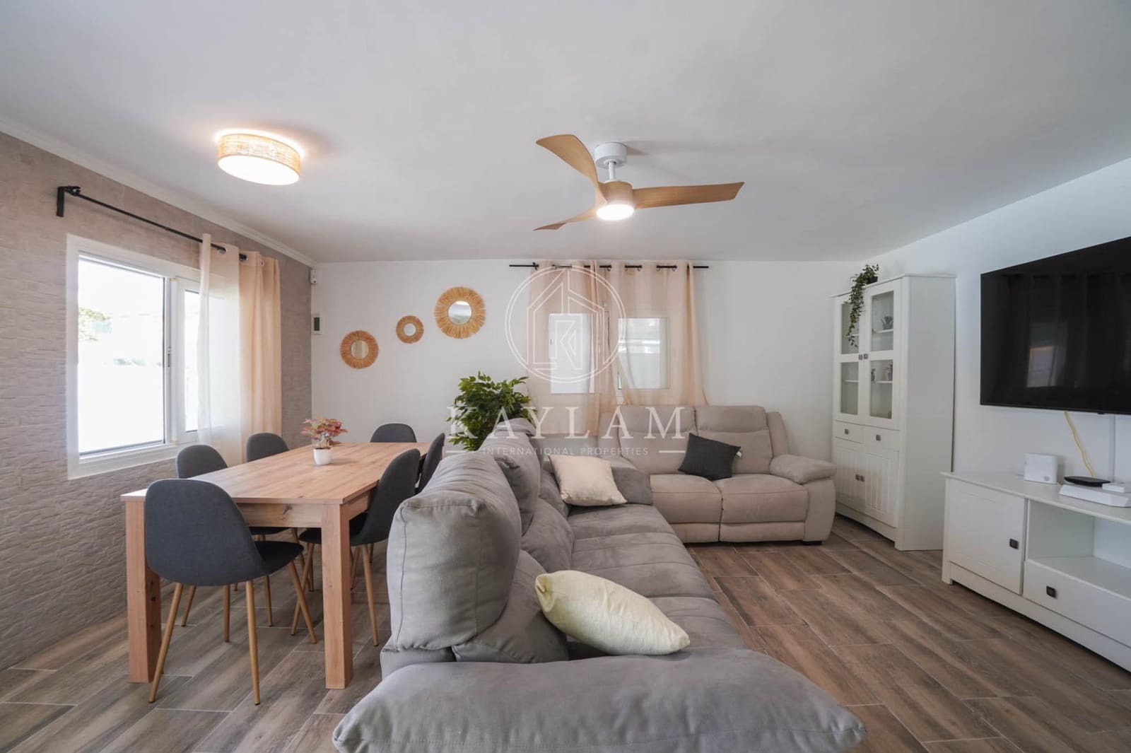 Chalet de 3 habitaciones en Lloret de Mar en venta con piscina - 310.000 € (Ref: 9893883)