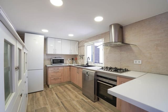 3 camera da letto Villa in vendita in Lloret de Mar con piscina - 310.000 € (Rif: 9893883)