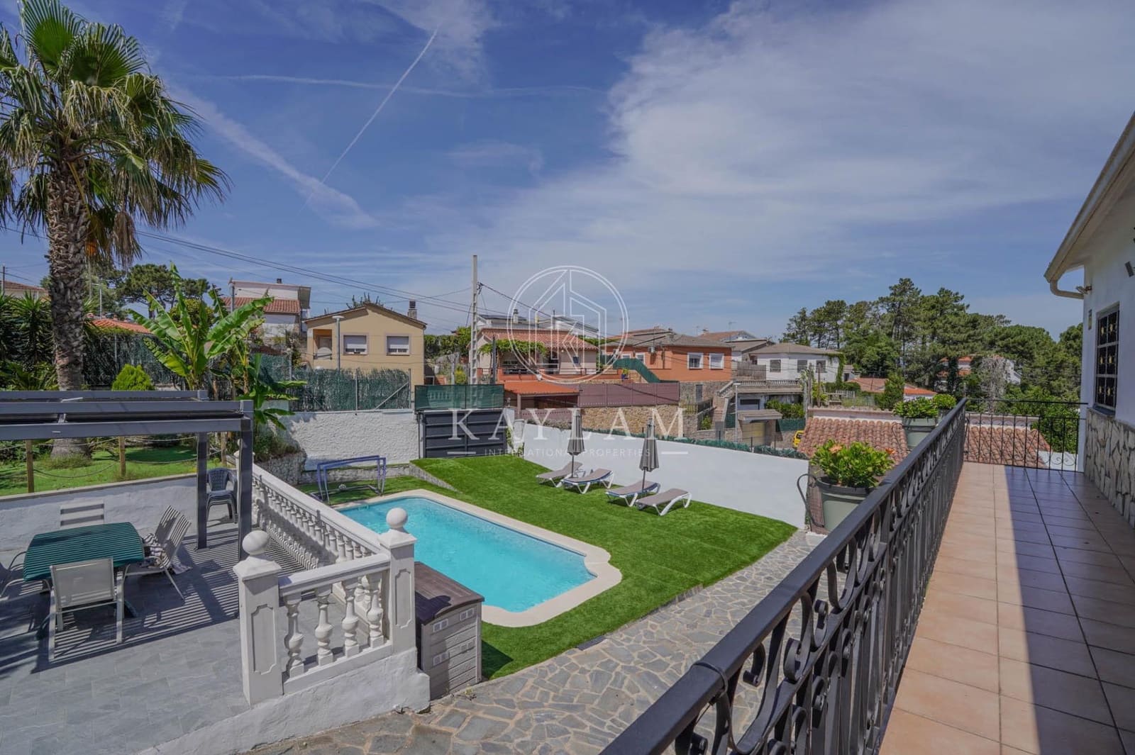 Chalet de 3 habitaciones en Lloret de Mar en venta con piscina - 310.000 € (Ref: 9893883)