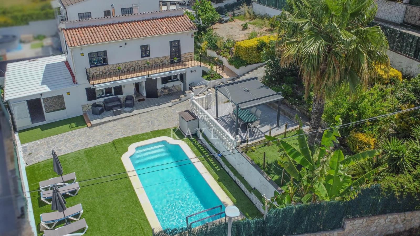 Chalet de 3 habitaciones en Lloret de Mar en venta con piscina - 310.000 € (Ref: 9893883)