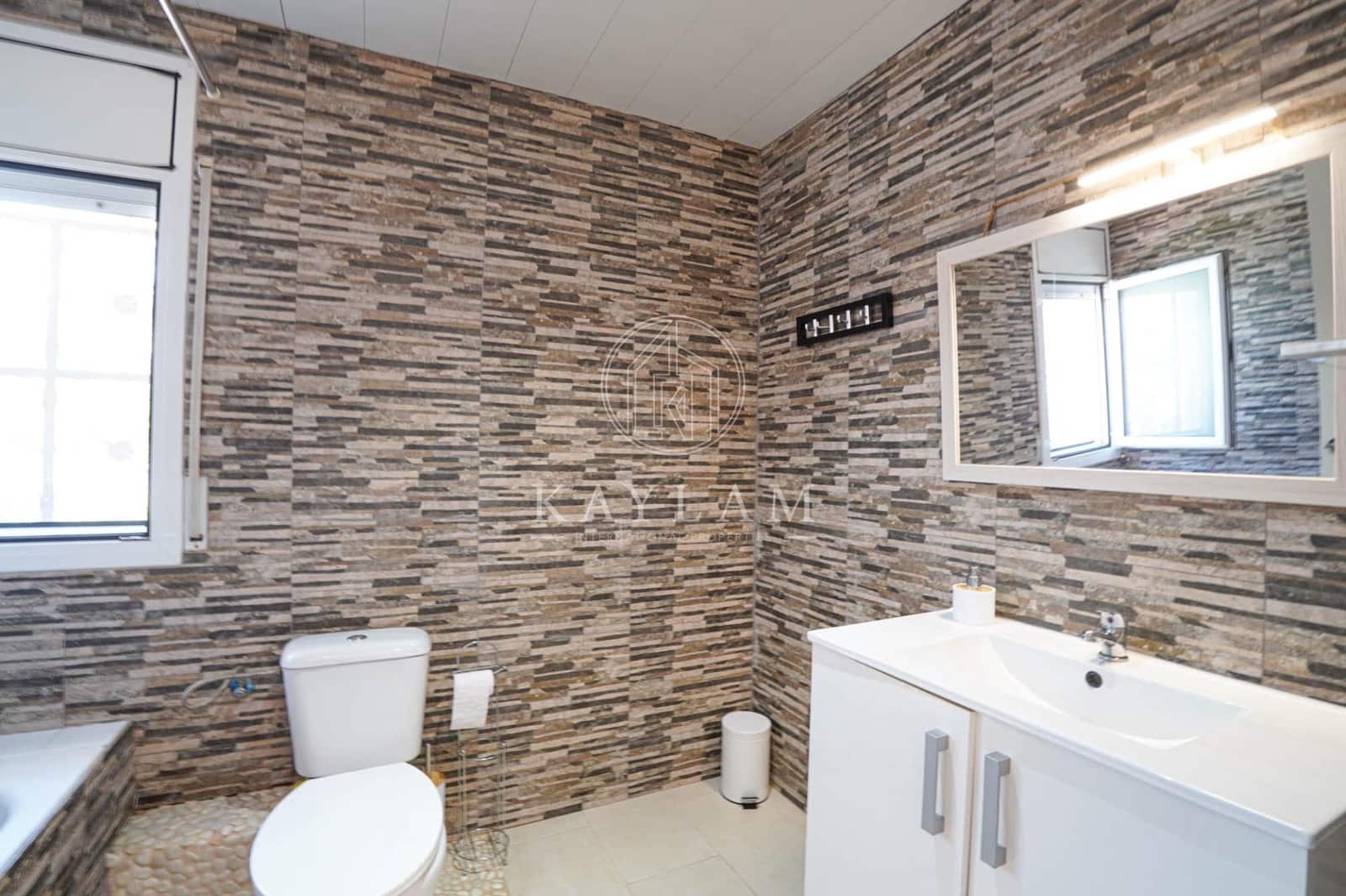 Chalet de 3 habitaciones en Lloret de Mar en venta con piscina - 310.000 € (Ref: 9893883)