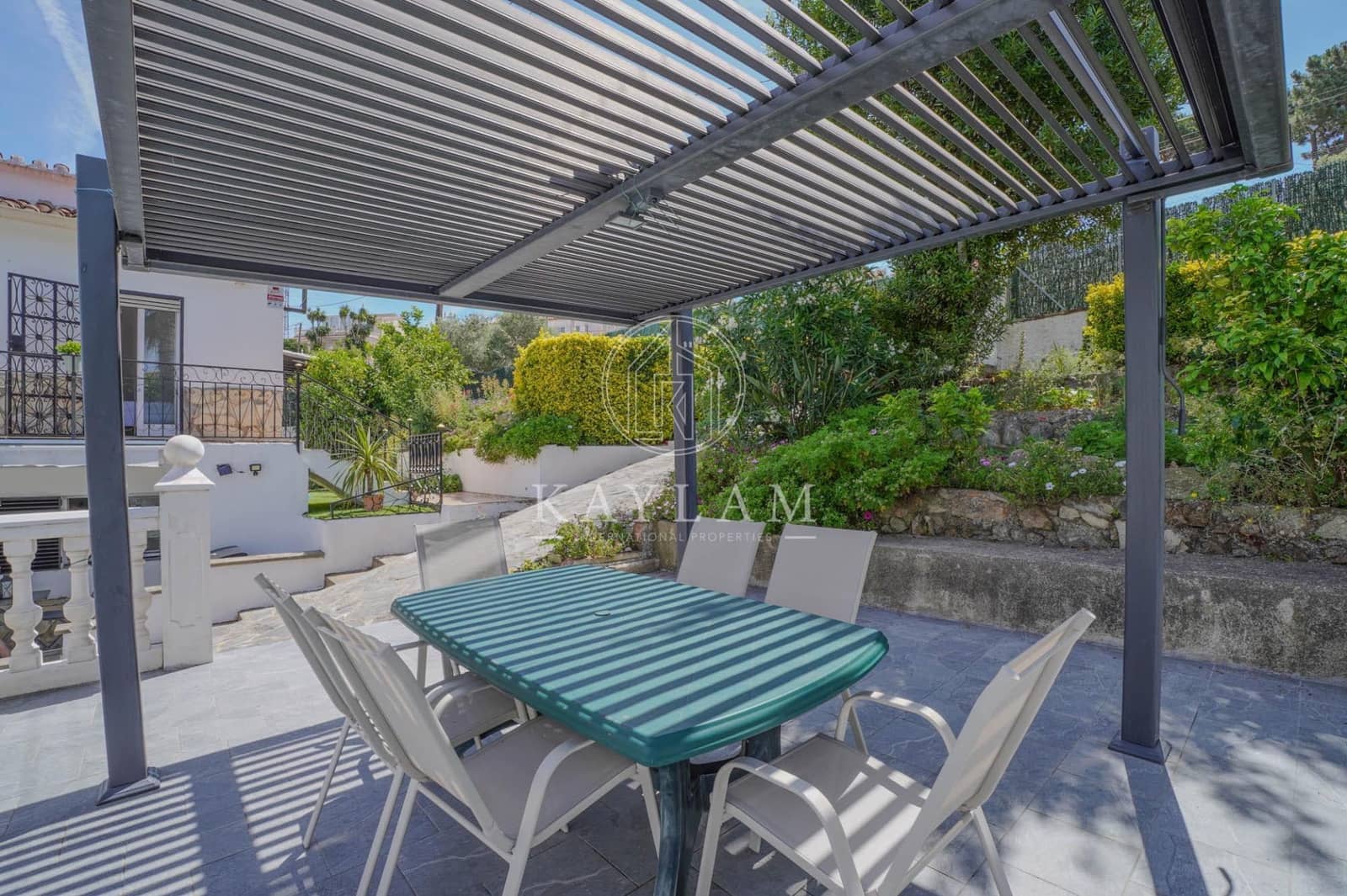 Chalet de 3 habitaciones en Lloret de Mar en venta con piscina - 310.000 € (Ref: 9893883)