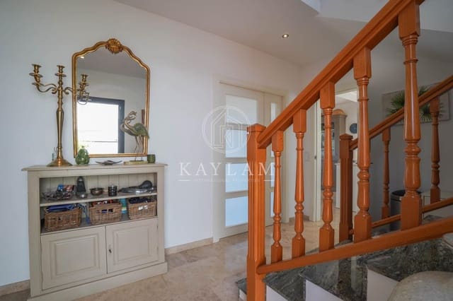 4 chambre Villa/Maison à vendre à Lloret de Mar avec piscine garage - 650 000 € (Ref: 9899191)