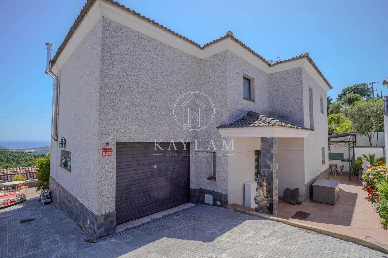 4 soveværelse Villa til salg i Lloret de Mar med swimmingpool garage - € 650.000 (Ref: 9899191)