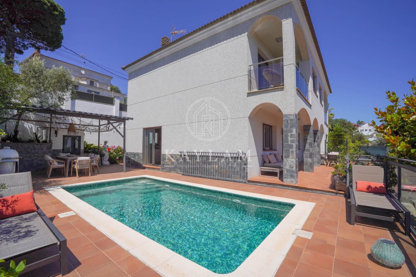 4 soveværelse Villa til salg i Lloret de Mar med swimmingpool garage - € 650.000 (Ref: 9899191)