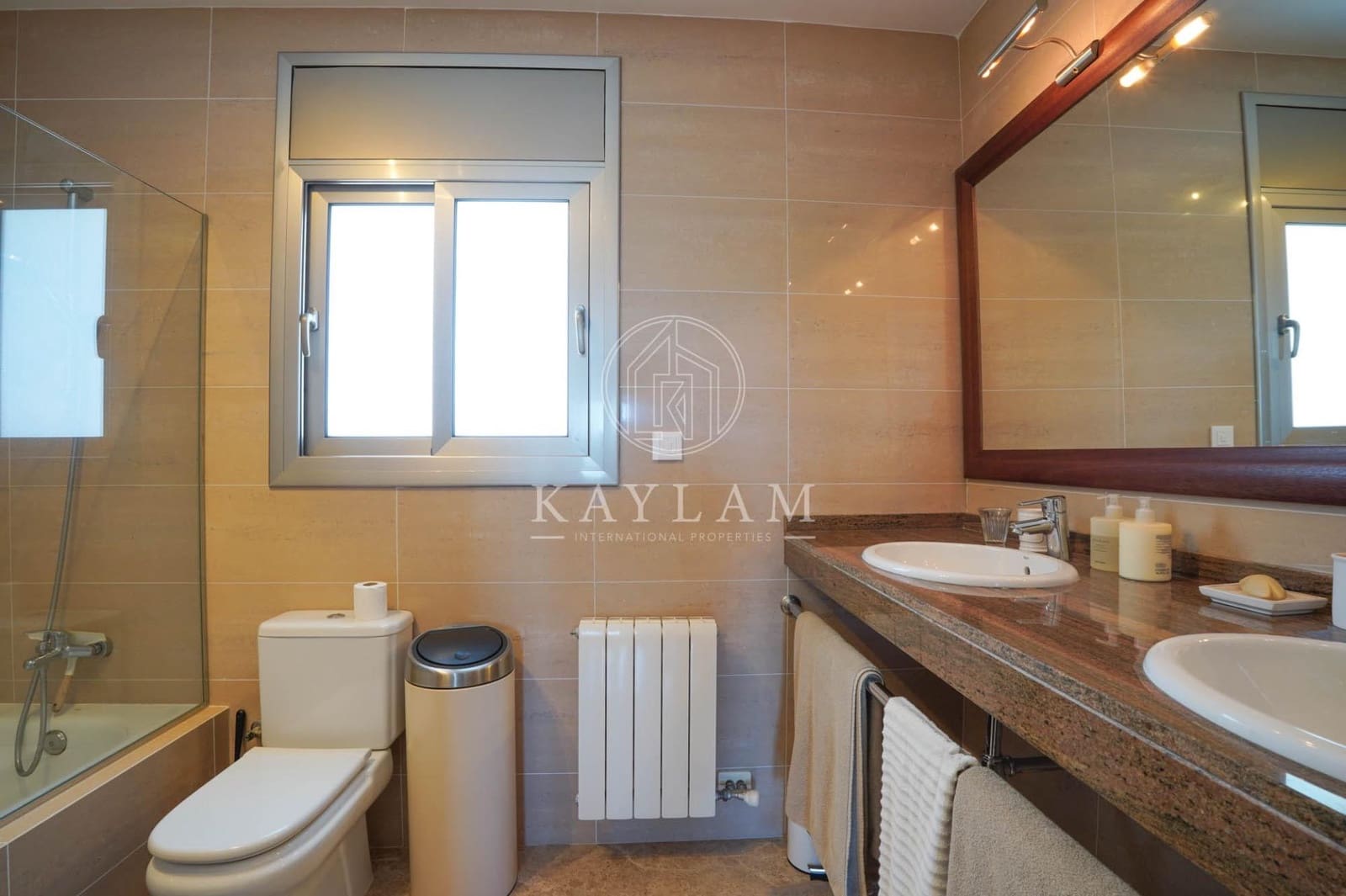 4 soveværelse Villa til salg i Lloret de Mar med swimmingpool garage - € 650.000 (Ref: 9899191)
