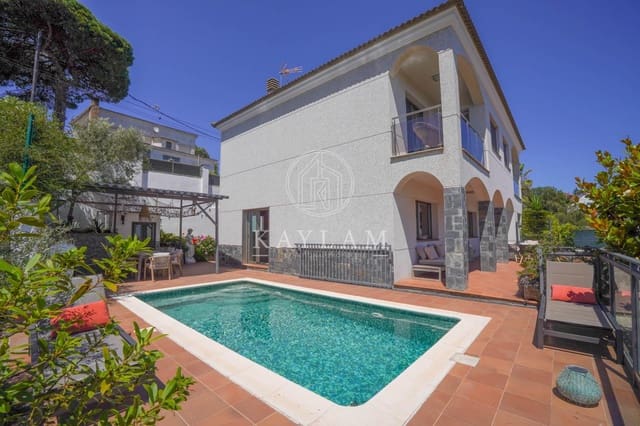 4 chambre Villa/Maison à vendre à Lloret de Mar avec piscine garage - 650 000 € (Ref: 9899191)