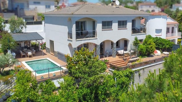 4 chambre Villa/Maison à vendre à Lloret de Mar avec piscine garage - 650 000 € (Ref: 9899191)