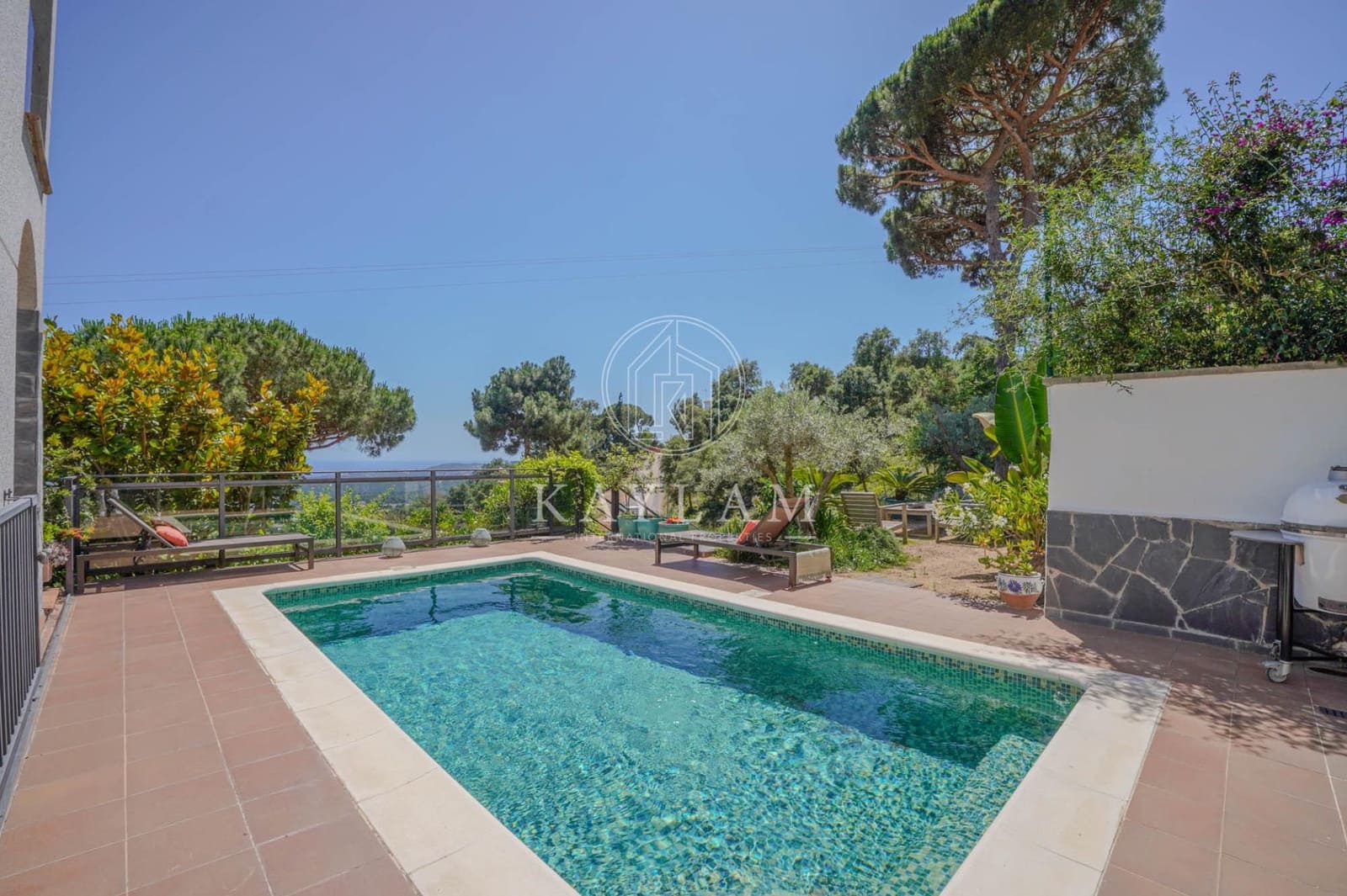4 soveværelse Villa til salg i Lloret de Mar med swimmingpool garage - € 650.000 (Ref: 9899191)