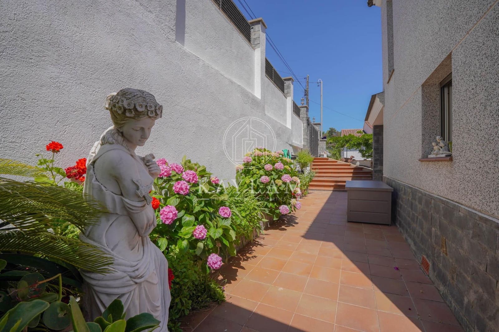 4 soveværelse Villa til salg i Lloret de Mar med swimmingpool garage - € 650.000 (Ref: 9899191)