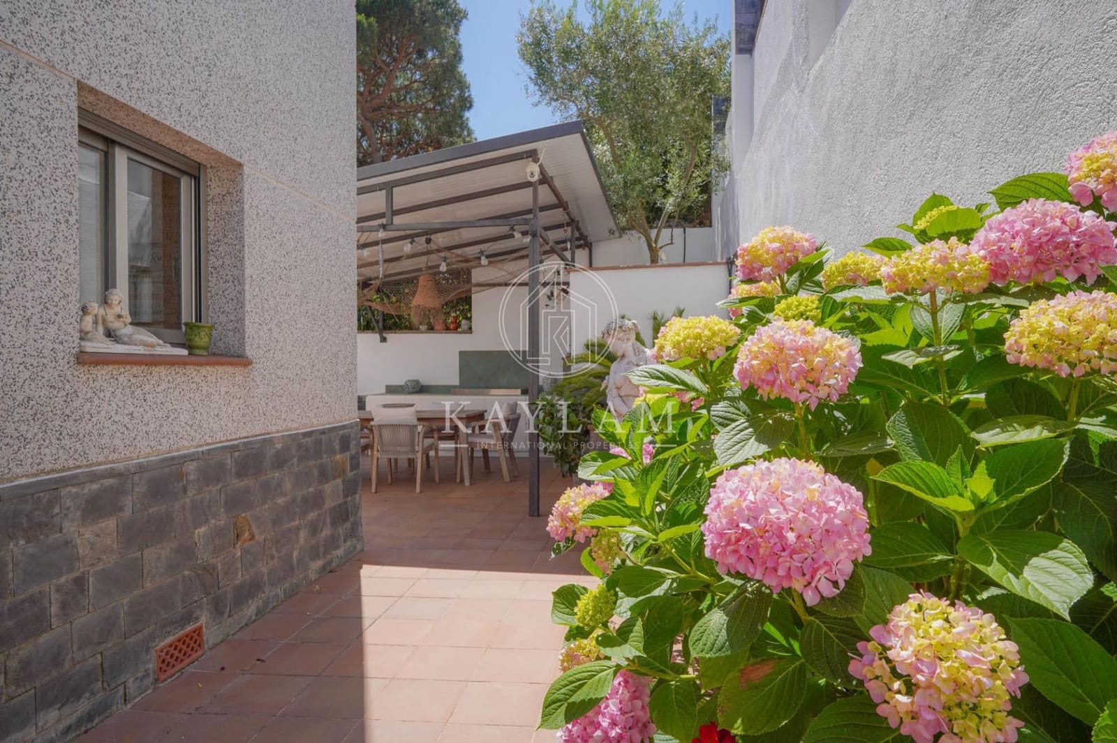 4 soveværelse Villa til salg i Lloret de Mar med swimmingpool garage - € 650.000 (Ref: 9899191)