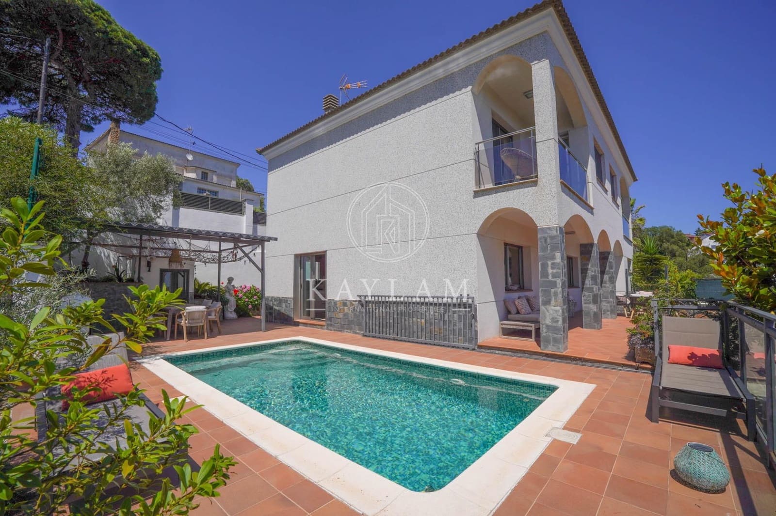 4 bedroom Villa for sale in Lloret de Mar with pool garage - € 650,000 (Ref: 9899191)