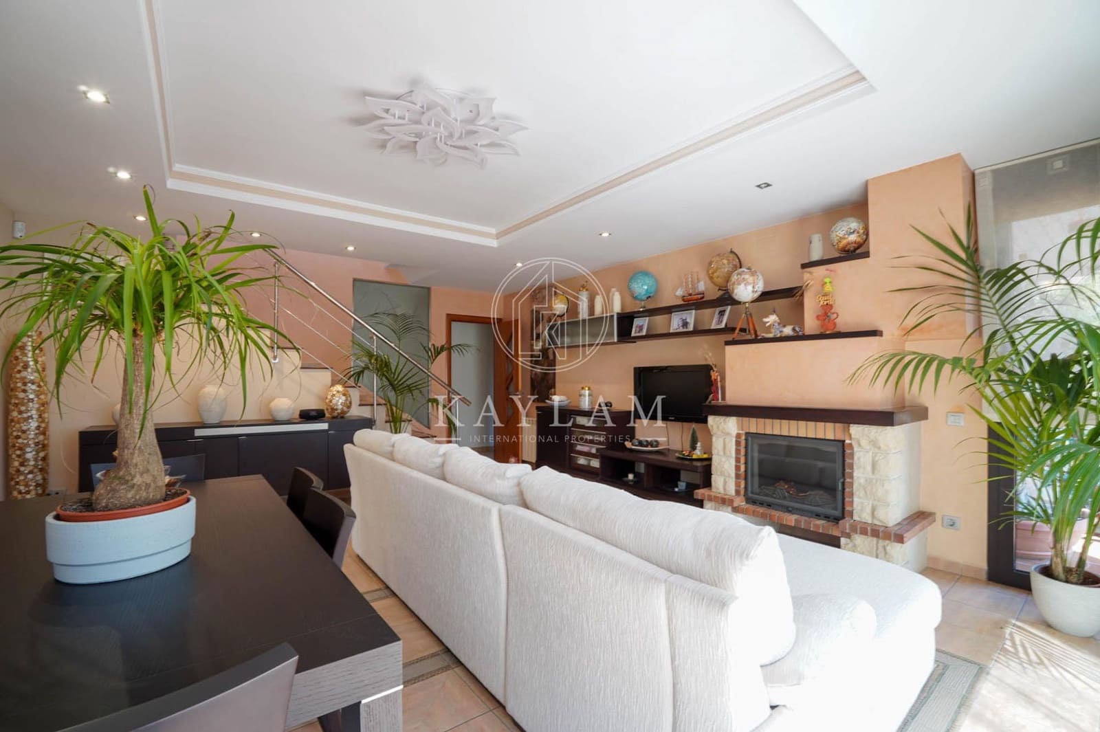 6 bedroom Villa for sale in Vidreres with pool garage - € 1,500,000 (Ref: 9934211)