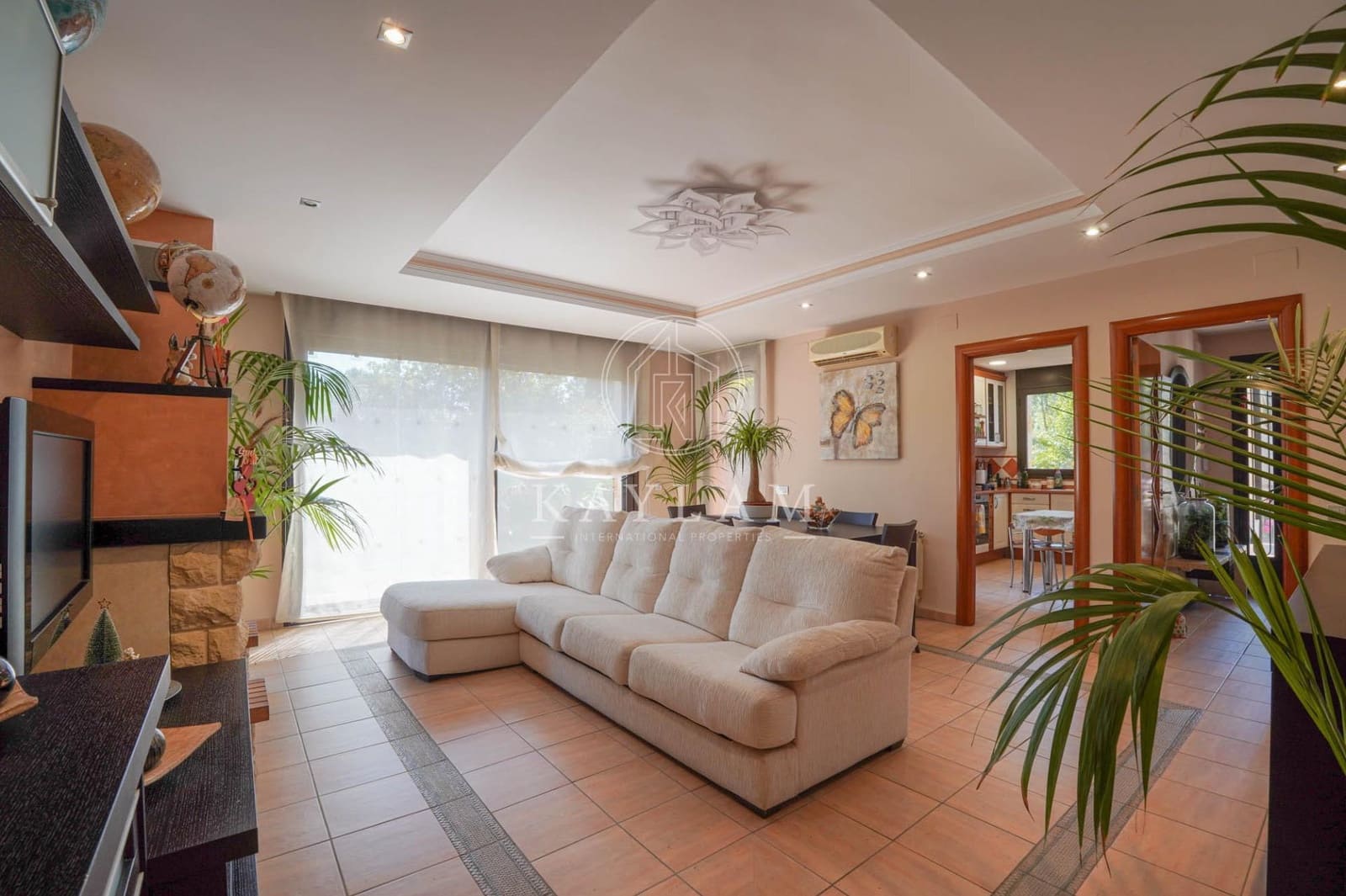 6 bedroom Villa for sale in Vidreres with pool garage - € 1,500,000 (Ref: 9934211)