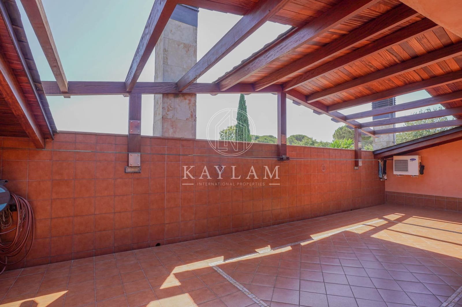 6 bedroom Villa for sale in Vidreres with pool garage - € 1,500,000 (Ref: 9934211)