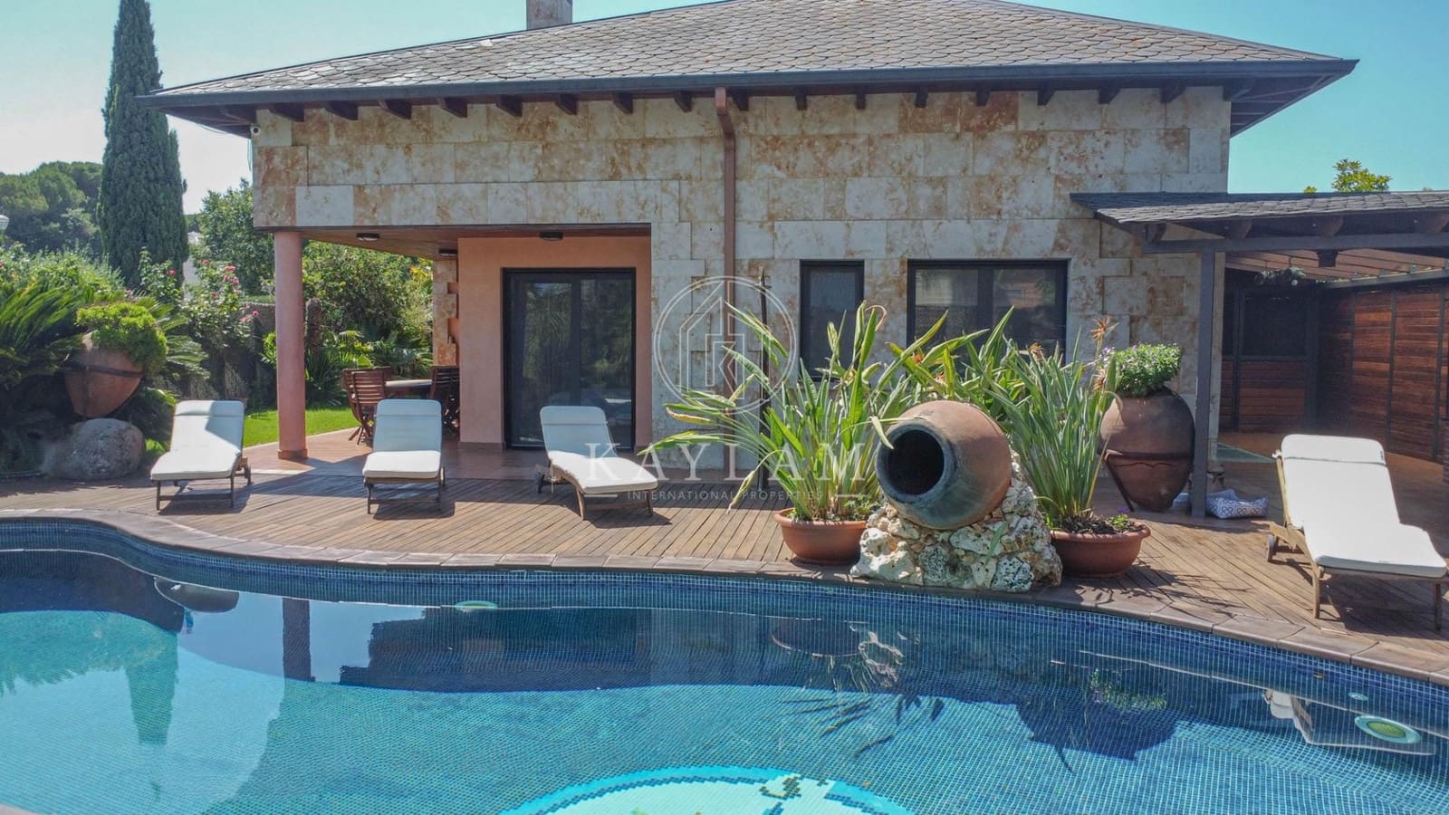 6 bedroom Villa for sale in Vidreres with pool garage - € 1,500,000 (Ref: 9934211)