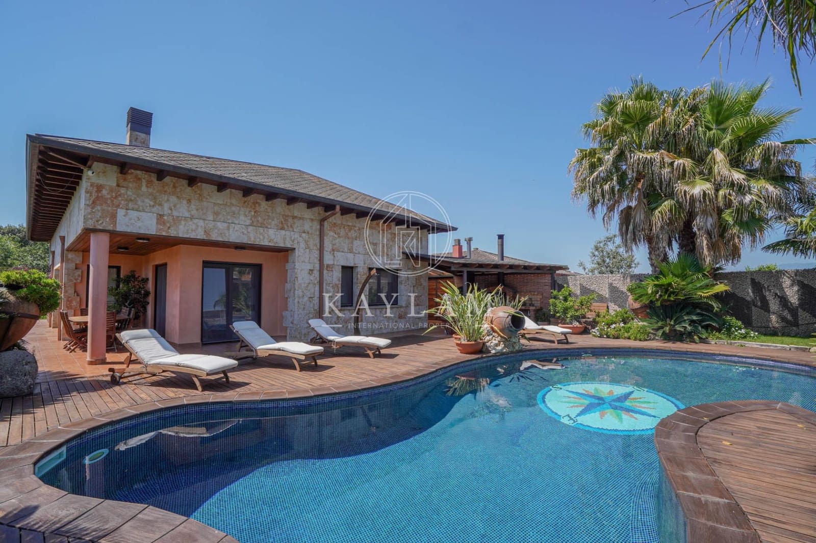 6 bedroom Villa for sale in Vidreres with pool garage - € 1,500,000 (Ref: 9934211)