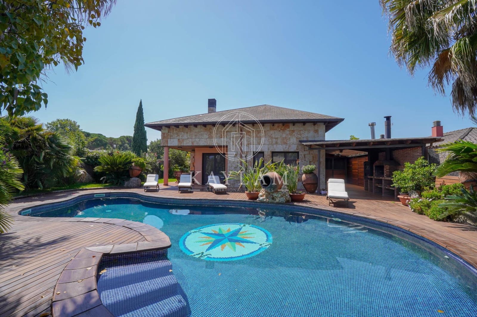 6 bedroom Villa for sale in Vidreres with pool garage - € 1,500,000 (Ref: 9934211)