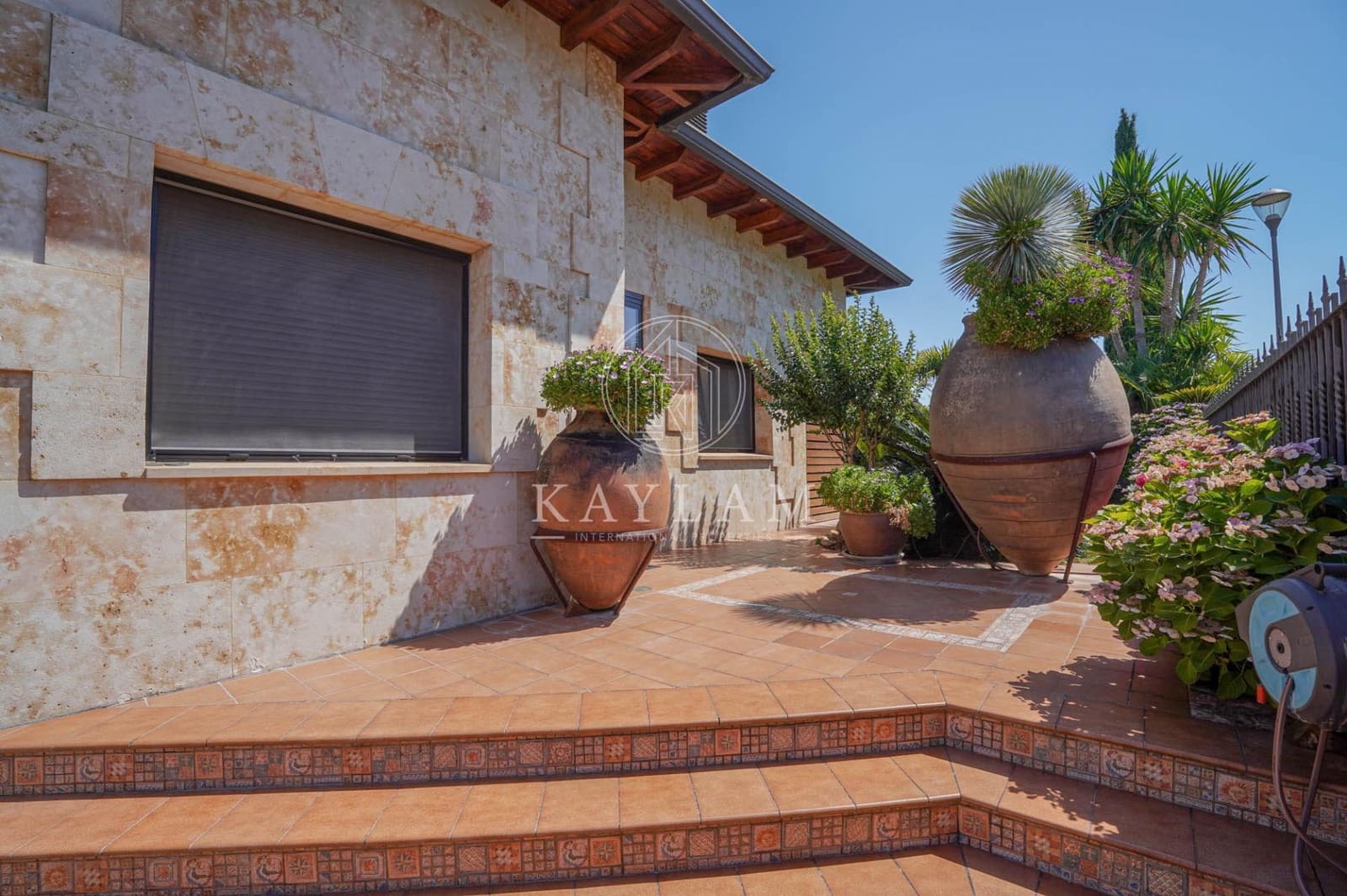 6 bedroom Villa for sale in Vidreres with pool garage - € 1,500,000 (Ref: 9934211)