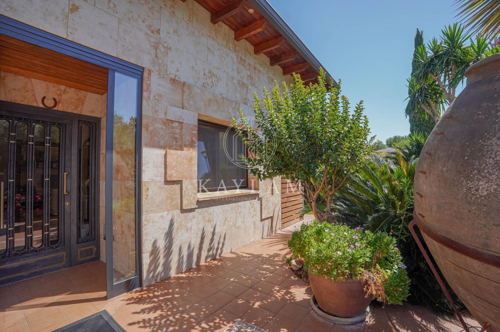 6 bedroom Villa for sale in Vidreres with pool garage - € 1,500,000 (Ref: 9934211)
